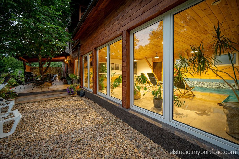 Domek z ciepłym ( 32'c) basenem w zimie