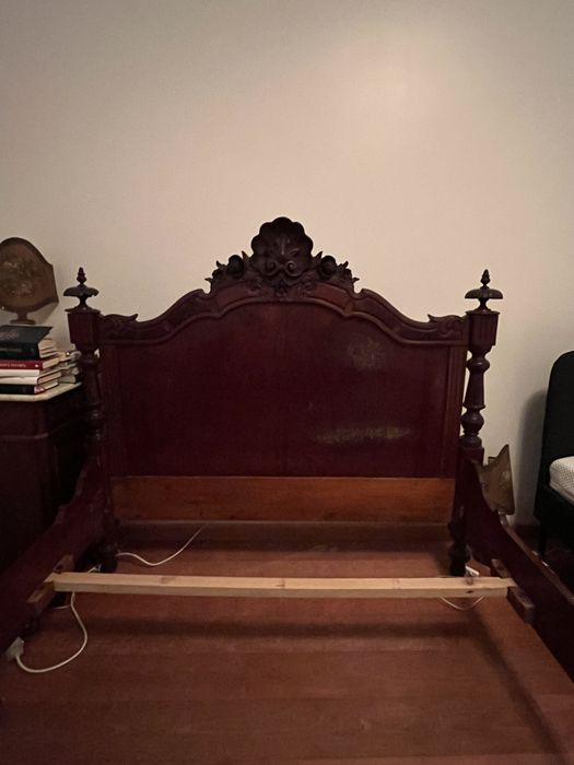 Cama de madeira maciça