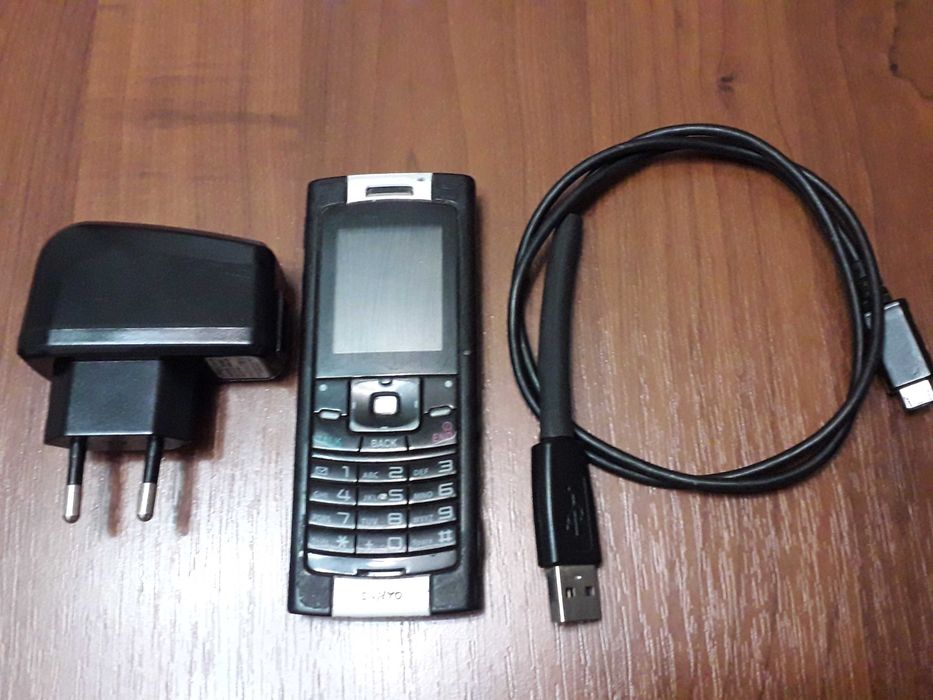 Мобільний телефон NOKIA C2-06 + подарок кнопочний телефон SANYO.