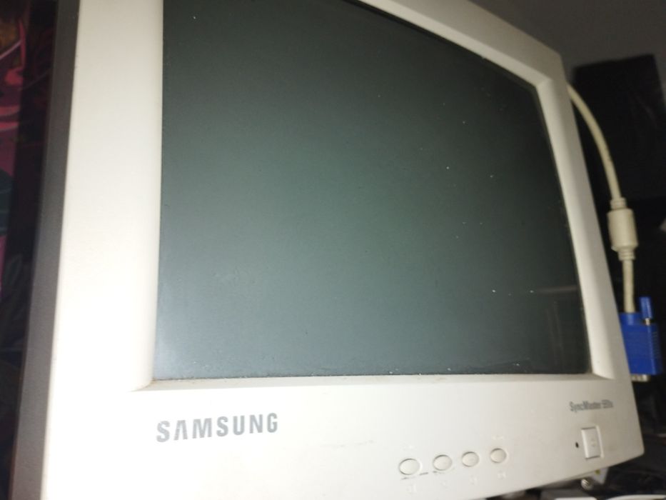CRT samsung avariada grátis