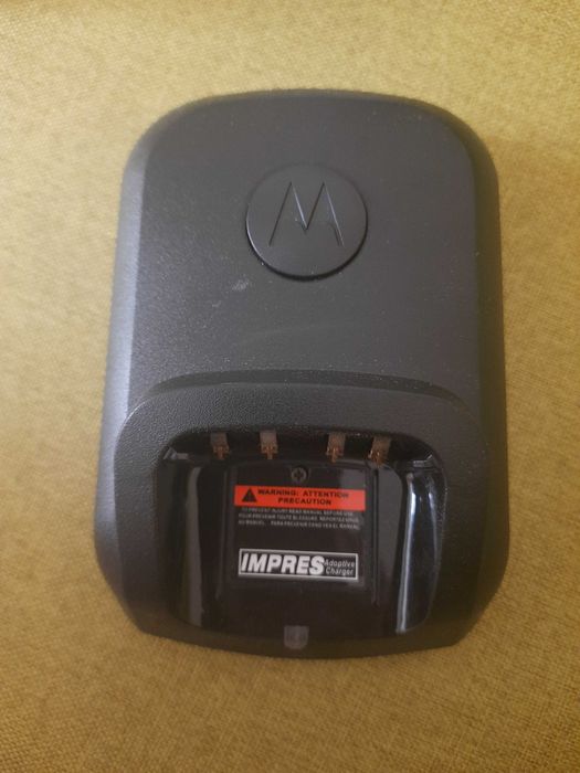 Зарядное устройство Motorola под радиостанцию DP4400 + блок питания