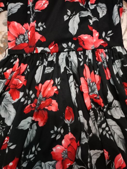 Платье чёрное в цветы