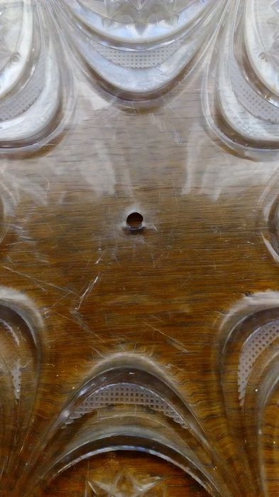 Kryształowa patera z otworem