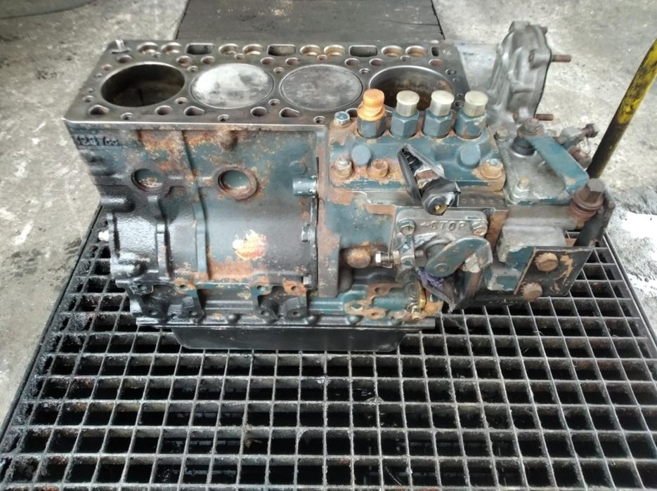 Kubota silnik V1200, blok silnika, dół silnika