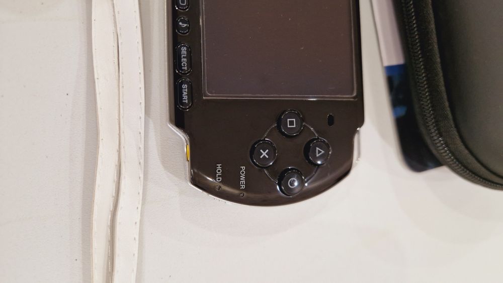 Отличная! Sony PSP-3000 64гиг 135 игр+ чехол!