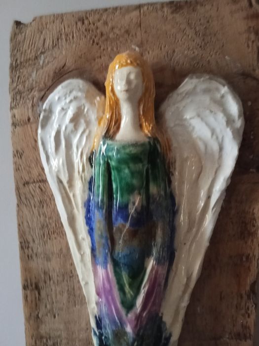 Anioł ceramiczny na desce
