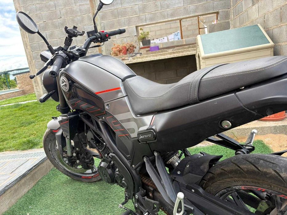 Benelli Leoncino 125