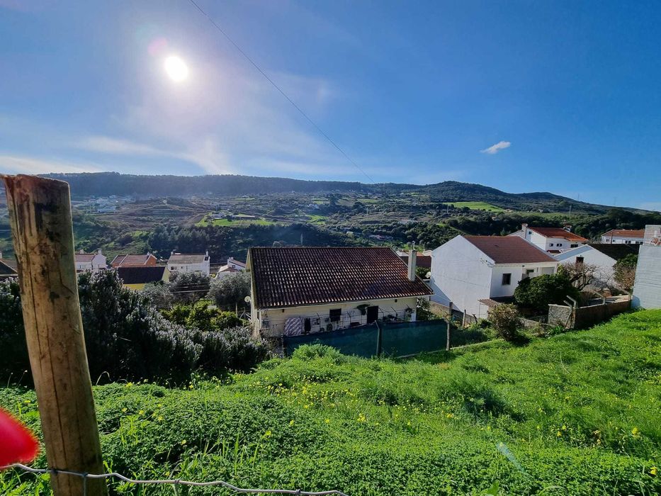 Terreno Urbano 405m² c/ Vista a 20min de Lisboa – Oportunidade