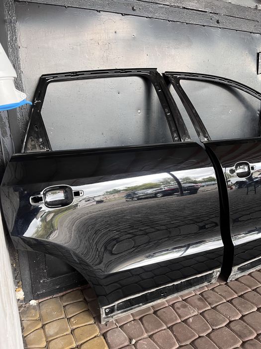 Двері праві передні задні Audi Q5 8R0 LY9B в колір дверь двери