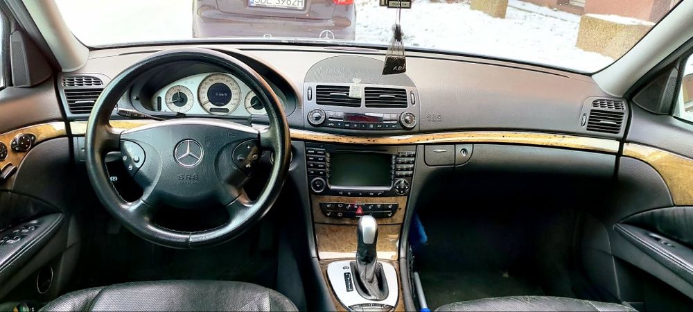 Mercedes-Benz W211