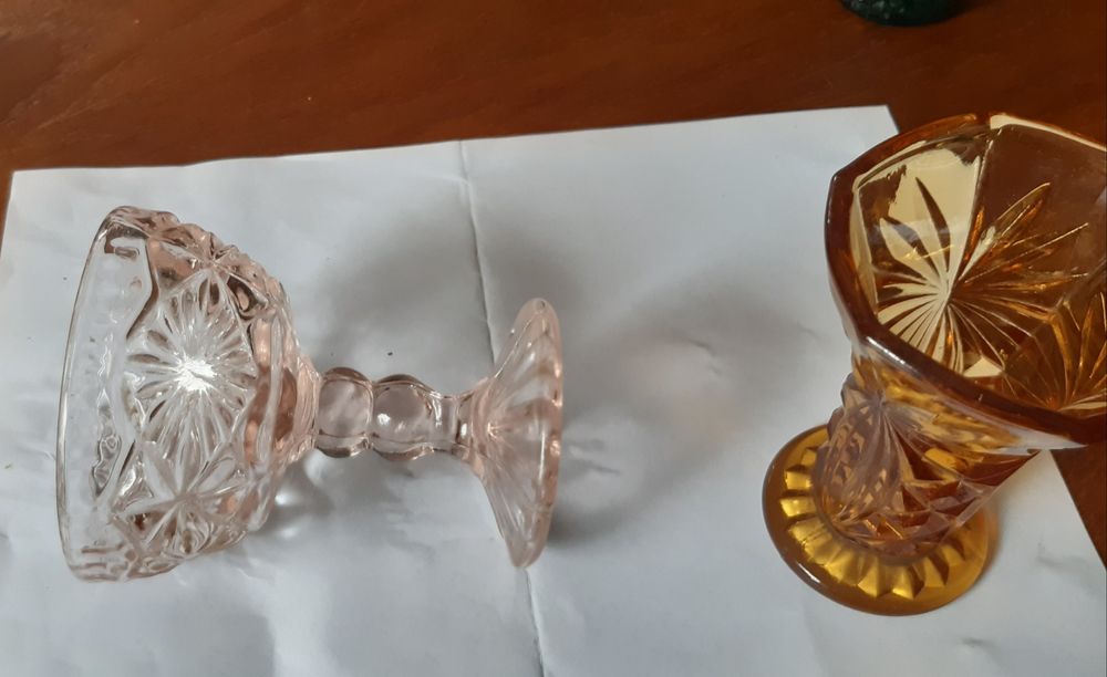 Wazonik z HSG Ząbkowice - szkło prasowane z PRL