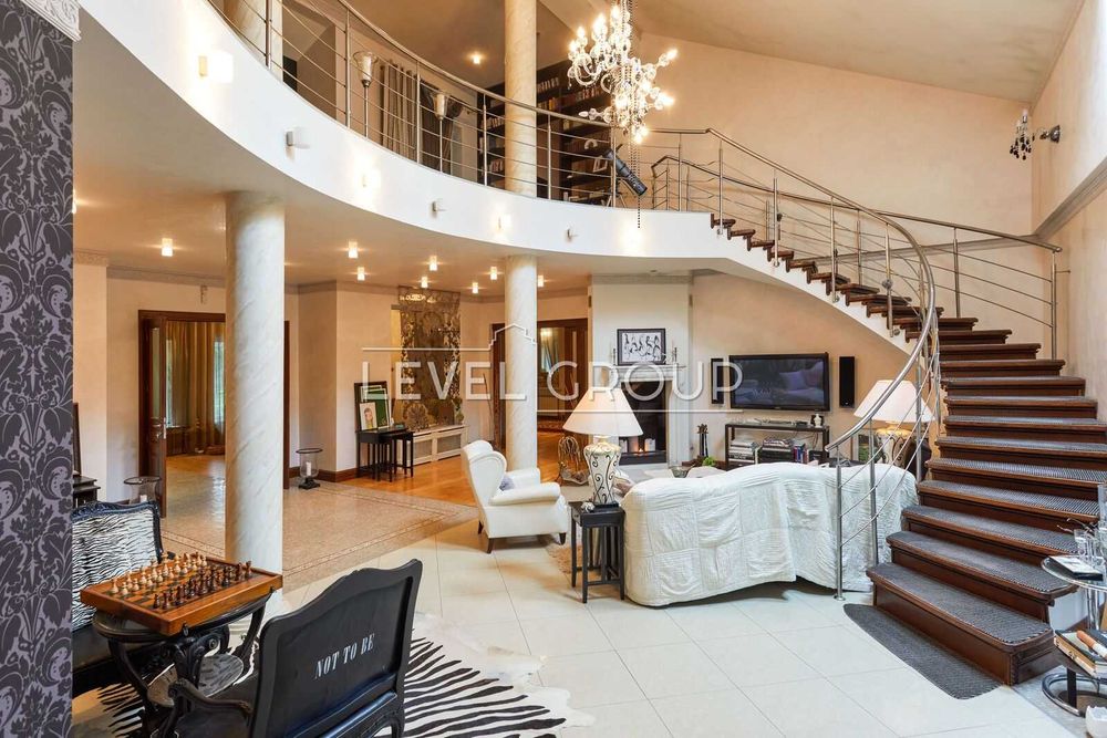 Будинок дизайнера S=555 м² ділянка 0,36га  біля озера Крюківщина Гатне