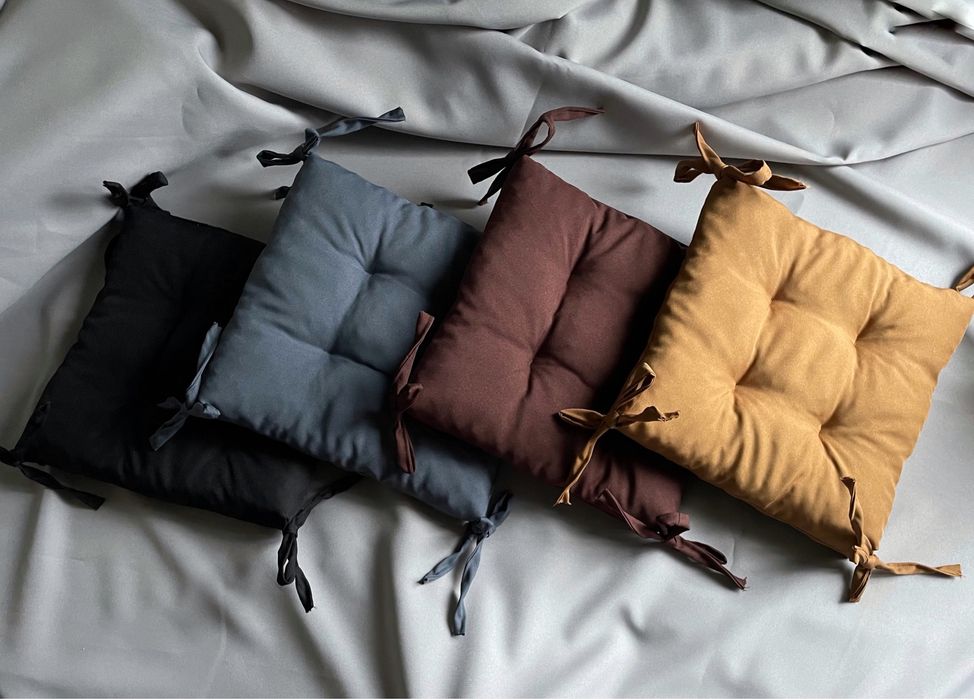 Подушки на крісла, табурет, подушка зі завʼязками в кухню, гостинну