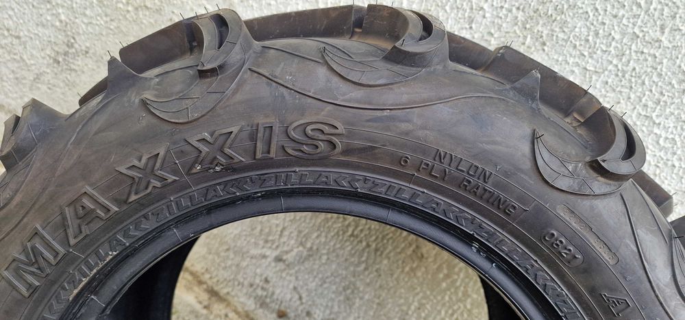 Maxxis Zilla 27x10-14