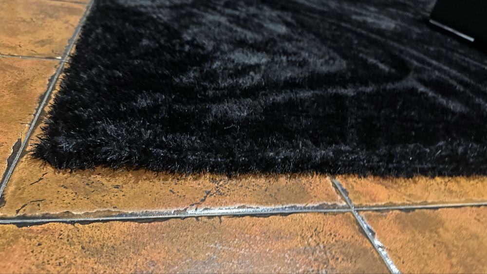 Tapete Pelo Preto 300cm