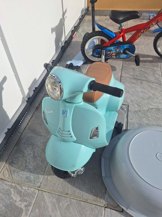 Mota vespa azul eletrica funciona