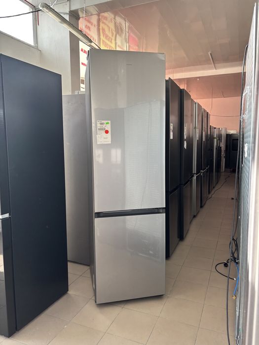 Холодильник з морозильною камерою Samsung RB38C600DSA