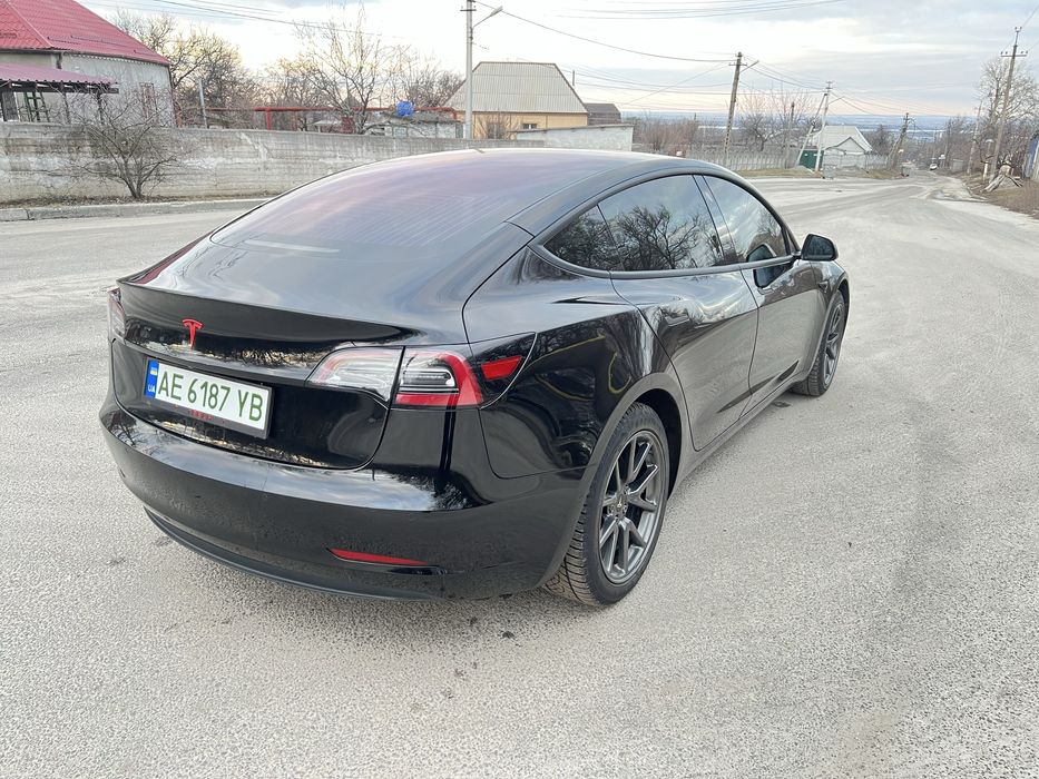 Продам Tesla 3 Standart Plus