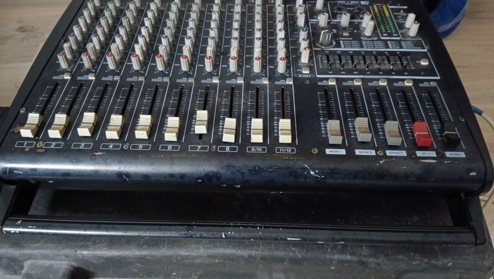 Power mixer Yamaha emx 3000