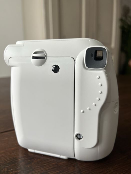 INSTAX Nowy, nigdy nie uzywany aparat Fujifilm INSTAX mini 9 bialy