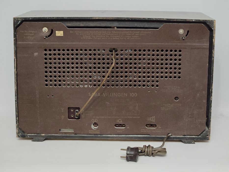 Rádio antigo reparado SABA