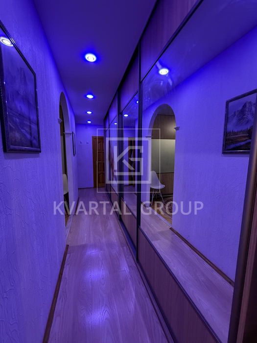 ПРОДАЖ З кімнатна квартира в центрі міста З ремонтом