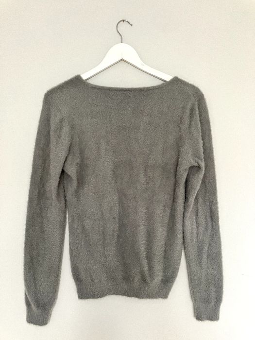 Sweter szary dekolt V