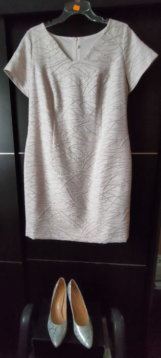Sukienka z narzutka na szczególne okazje