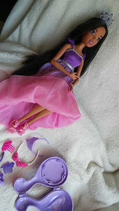 Duża lalka Barbie ciemnoskóra księżniczka Dreamtopia Endless Hair 43cm