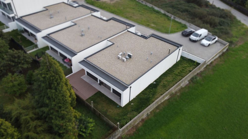 Moradia em gaveto  T3 Térrea em Manhente Barcelos