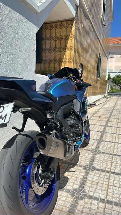 Yamaha R7 2022 com extras
