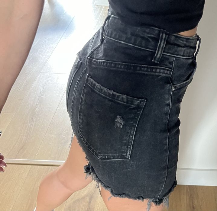 Szarpana spódniczka s bershka