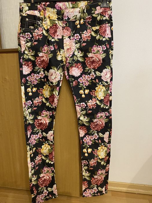 Spodnie w kwiaty