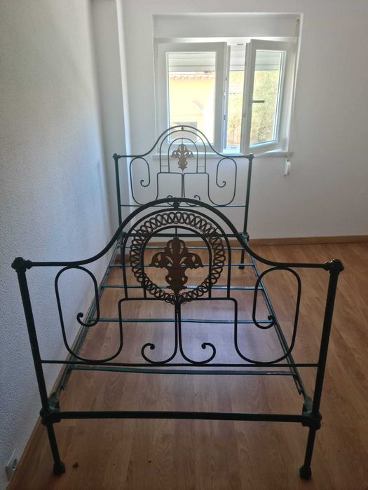 Cama de Ferro Trabalhada 175x42 cm - Como Nova