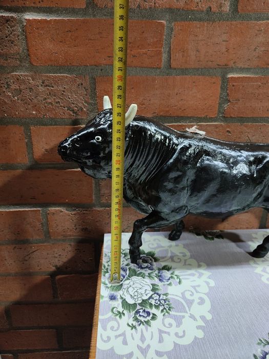 Touro em plástico espanhol