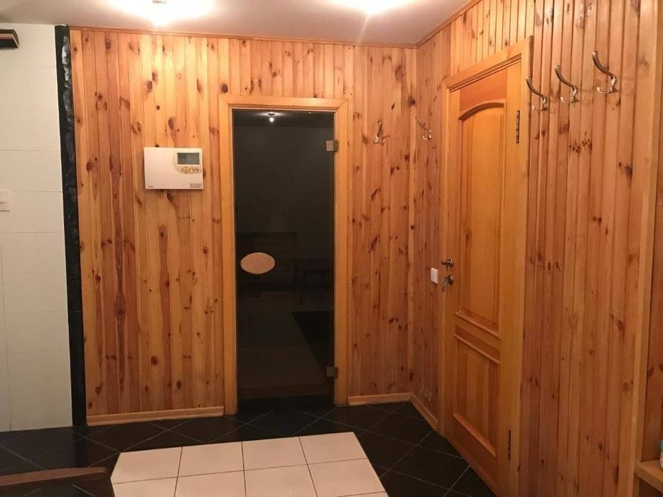 62 Будинок з великий теплим басейном