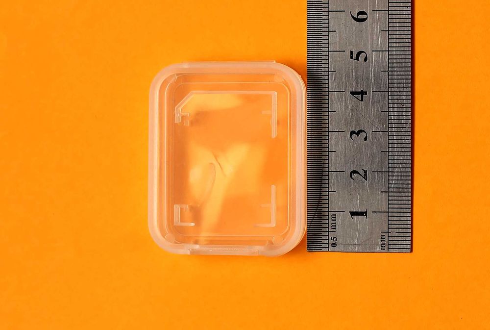 Пластиковий кейс коробка для зберігання MicroSD карт пам'яті