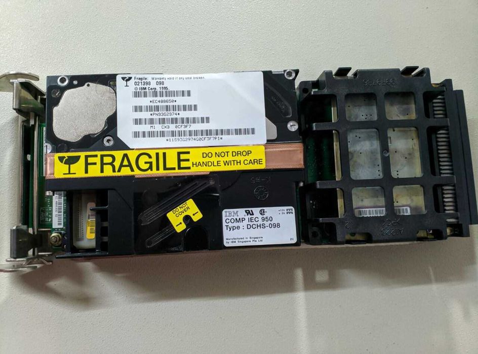 IBM 9 GB Ultrastar RAMAC DCHS-098 SCSI Hard disk drive HDA SPINNING64584699220867122