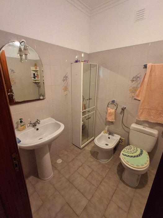 vende-se Excelente Apartamento T2 (95 m²) em Monte Abraão – Ideal para Habitação Própria ou Investimento