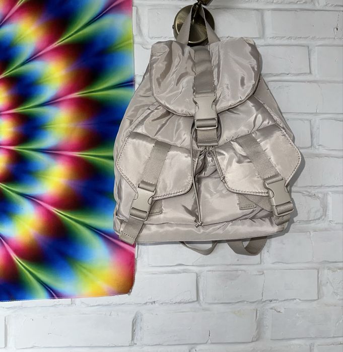 Дутий рюкзак Primark у молочному кольорі