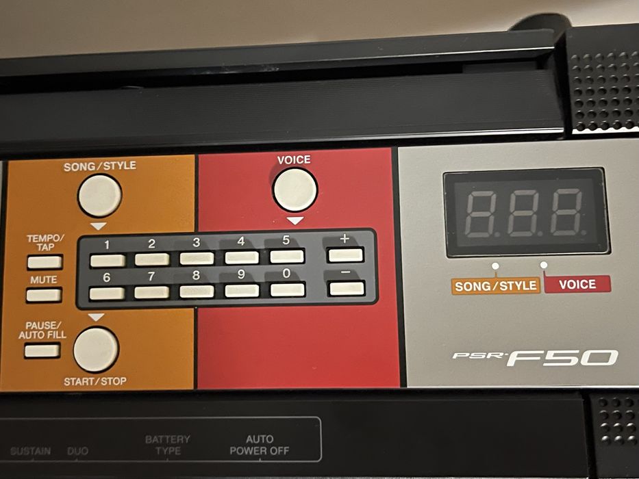 Teclado eletrónico muito bem estimado com suporte