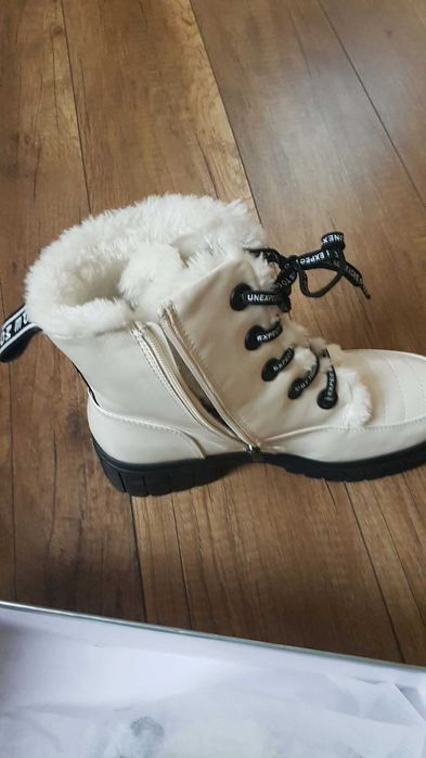 Sprzedam  nowe damskie  buty Venezia