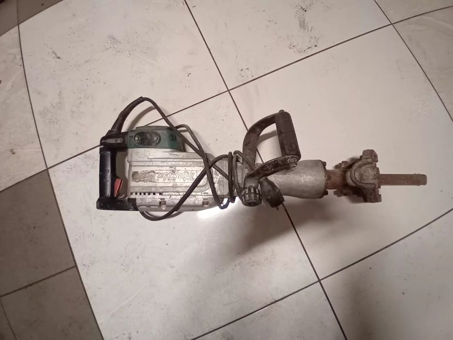 Młot udarowy MAKITTA HM1304B