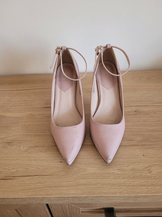 Czółenka na obcasie