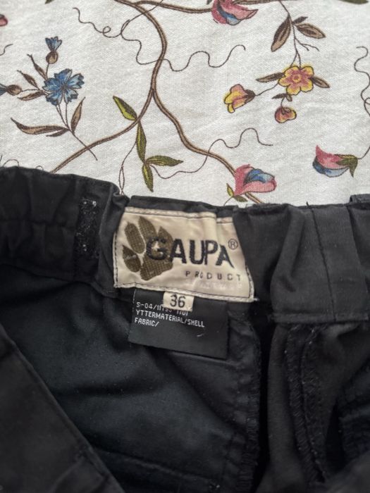 Czarne spodnie cargo