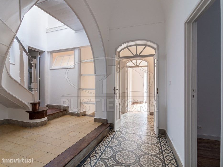 Moradia T4 + 1 com terraço no Centro Histórico de Évora | Arrendamento