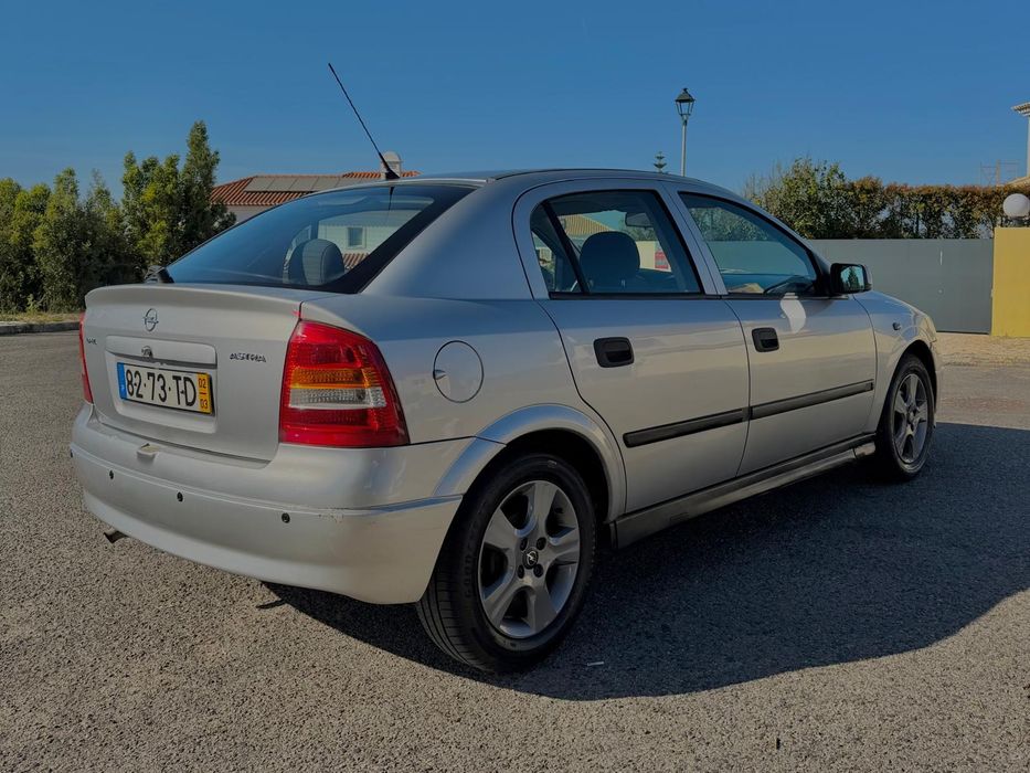 Opel Astra 1.2 gasolina 100.243 km