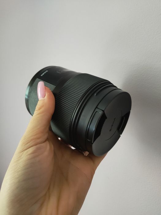 Obiektyw Sigma Art 35 Nikon, opakowanie,  tulipan i filtr marumi