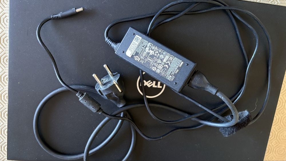 Portátil Dell Vostro 3578 | i5 8ª Ger | 8GB RAM | 250GB SSD Win11