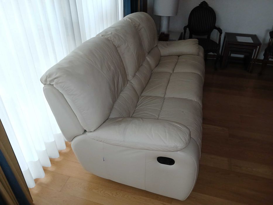 Sofá de Sala em Pele